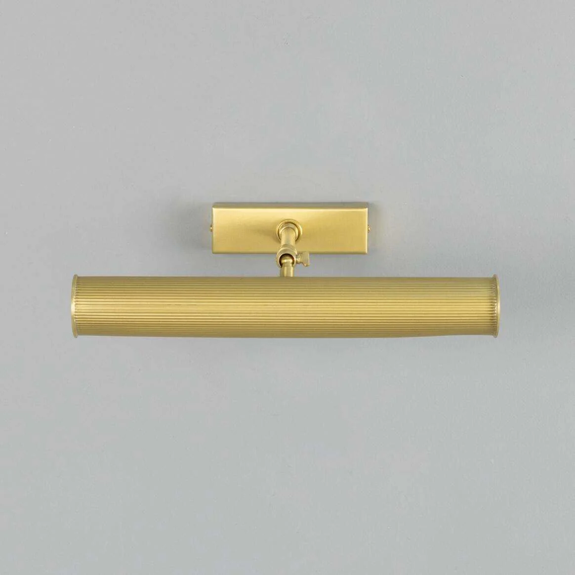 Cambridge Adjustable Reeded Brass Picture Light - Image 11
