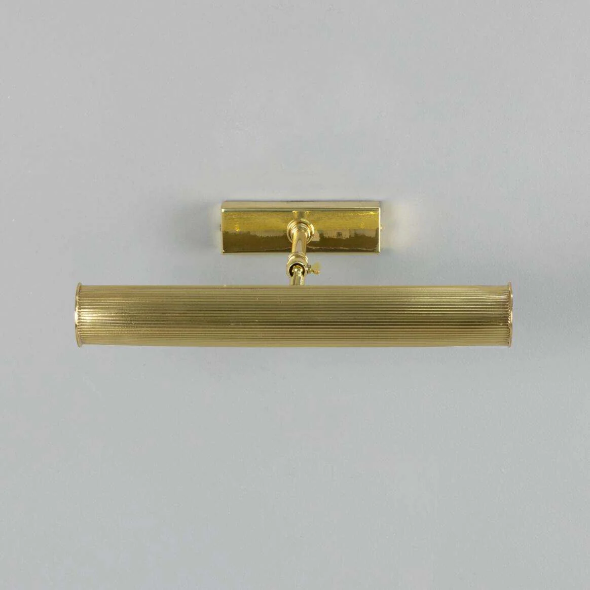Cambridge Adjustable Reeded Brass Picture Light - Image 12