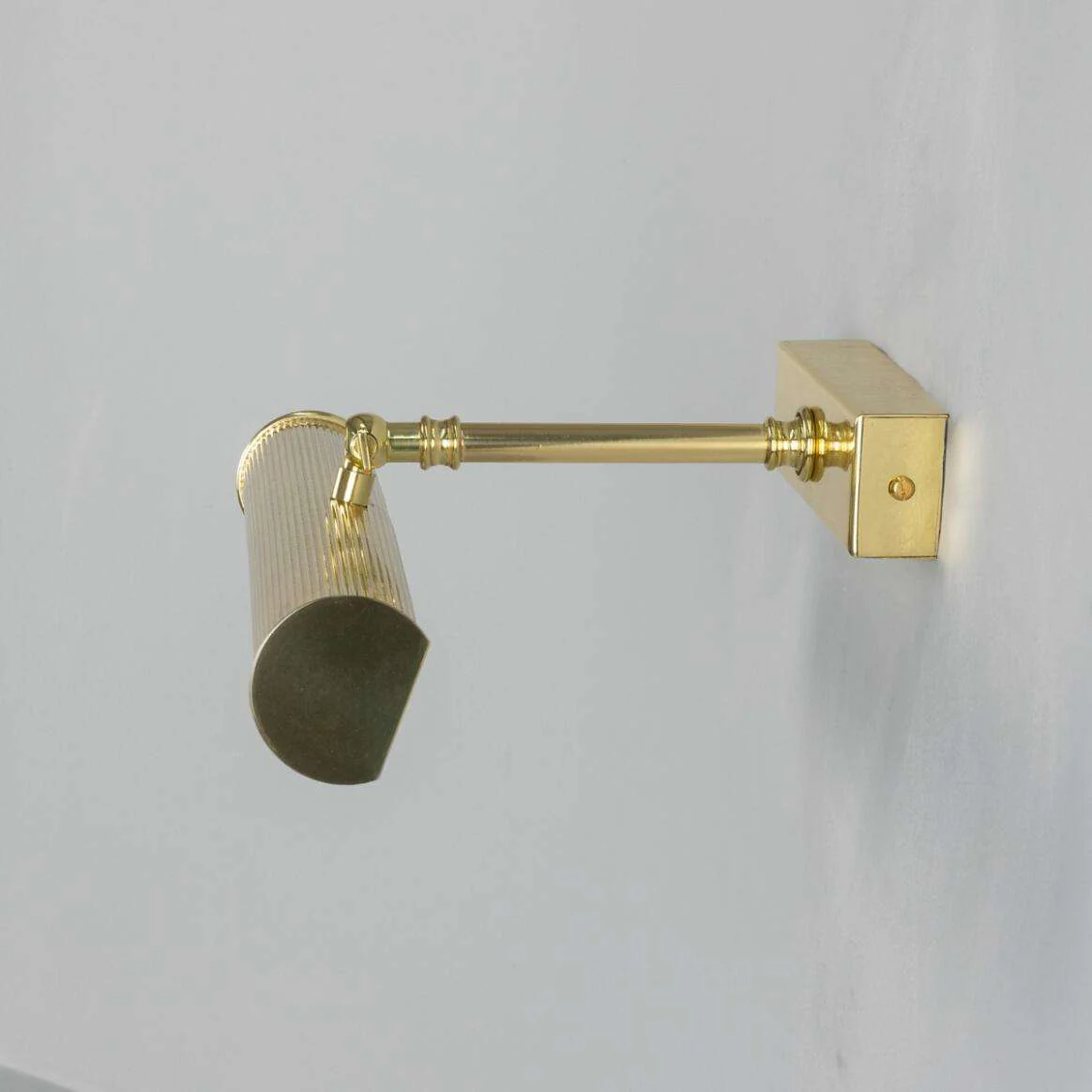 Cambridge Adjustable Reeded Brass Picture Light - Image 13